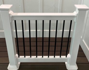 424 T White Black fence